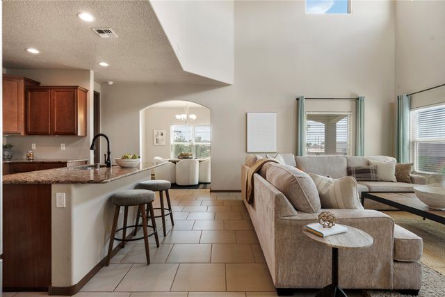 8700 Desert Finch Lane, Albuquerque, NM 87122