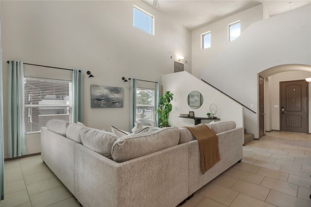8700 Desert Finch Lane, Albuquerque, NM 87122