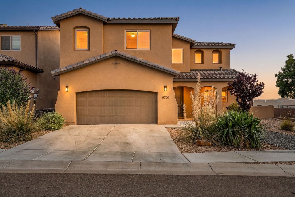 8700 Desert Finch Lane, Albuquerque, NM 87122