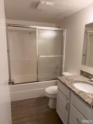 9052 S Pointe Ridge Lane, Bloomington, IN 47401