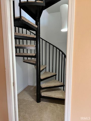 9052 S Pointe Ridge Lane, Bloomington, IN 47401