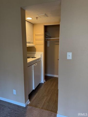 9052 S Pointe Ridge Lane, Bloomington, IN 47401