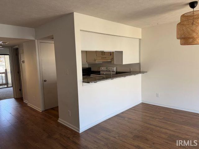 9052 S Pointe Ridge Lane, Bloomington, IN 47401