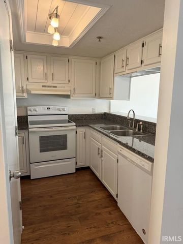 9052 S Pointe Ridge Lane, Bloomington, IN 47401