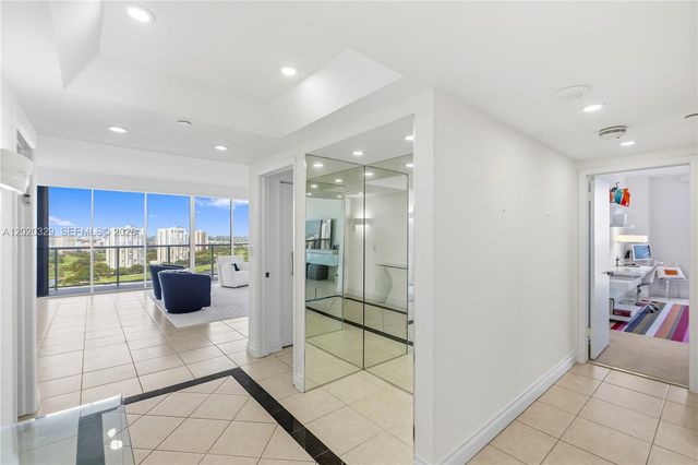 20281 E Country Club Dr 2101, Aventura, FL 33180
