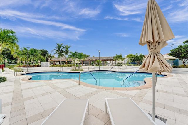 20281 E Country Club Dr 2101, Aventura, FL 33180