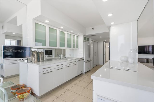 20281 E Country Club Dr 2101, Aventura, FL 33180