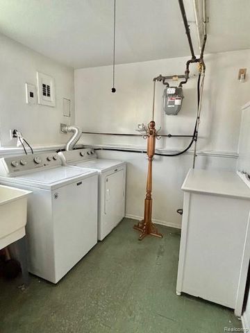 14022 Stoeflet Street, Rockwood, MI 48173