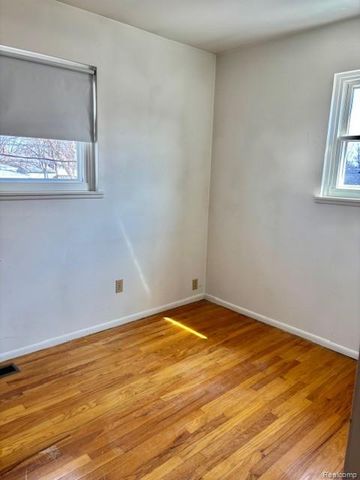 14022 Stoeflet Street, Rockwood, MI 48173