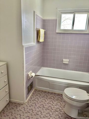 14022 Stoeflet Street, Rockwood, MI 48173