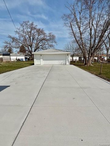 14022 Stoeflet Street, Rockwood, MI 48173