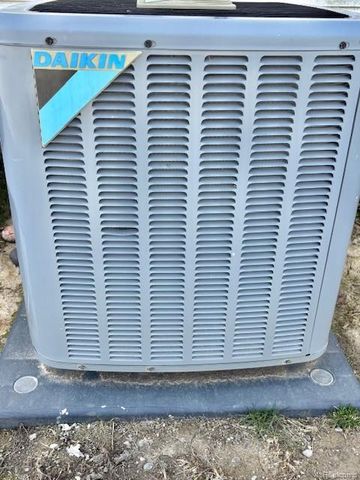 14022 Stoeflet Street, Rockwood, MI 48173