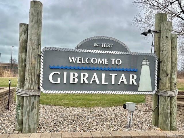 14022 Stoeflet Street, Rockwood, MI 48173