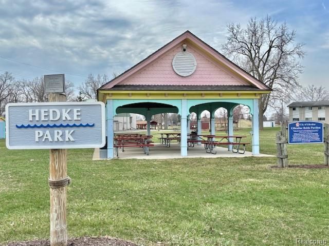 14022 Stoeflet Street, Rockwood, MI 48173