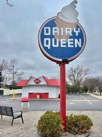 14022 Stoeflet Street, Rockwood, MI 48173