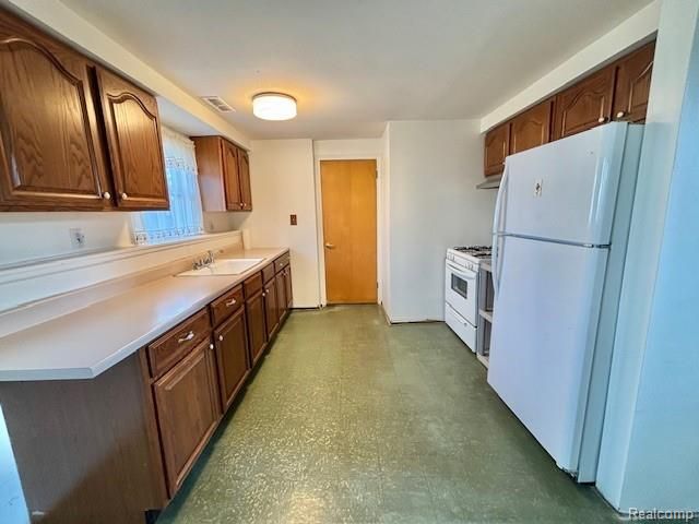 14022 Stoeflet Street, Rockwood, MI 48173