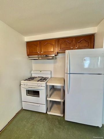 14022 Stoeflet Street, Rockwood, MI 48173