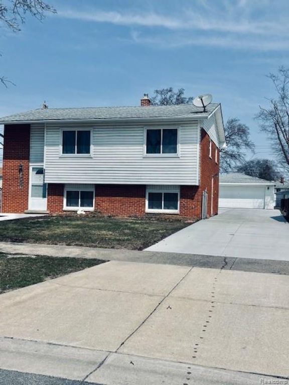 14022 Stoeflet Street, Rockwood, MI 48173