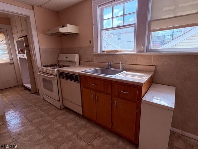 52 Looker St, Hillside Twp., NJ 07205