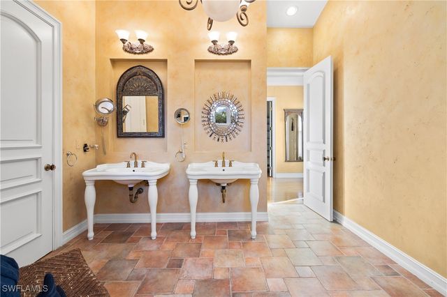 2170 Marina DR, Naples, FL 34102