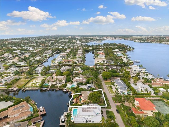 2170 Marina DR, Naples, FL 34102
