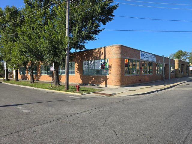 4535 W Addison Street, Chicago, IL 60641