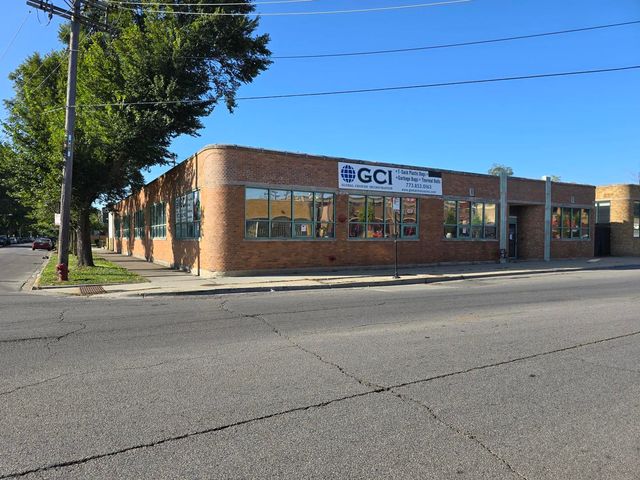 4535 W Addison Street, Chicago, IL 60641
