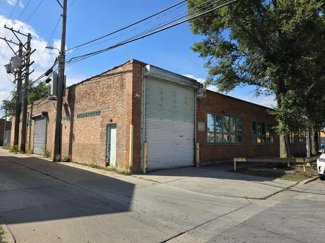 4535 W Addison Street, Chicago, IL 60641
