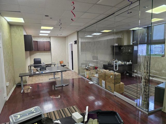 4535 W Addison Street, Chicago, IL 60641