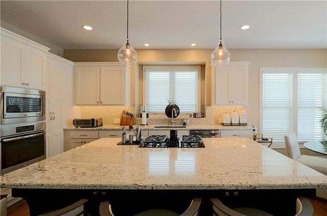 1700 NE Parkwood Drive, Lee's Summit, MO 64064