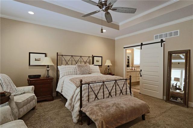 1700 NE Parkwood Drive, Lee's Summit, MO 64064