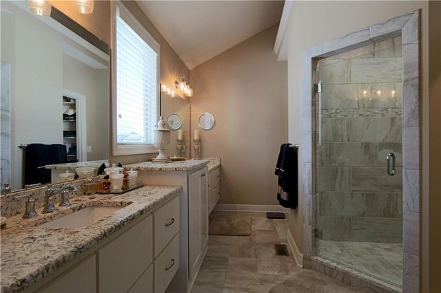 1700 NE Parkwood Drive, Lee's Summit, MO 64064