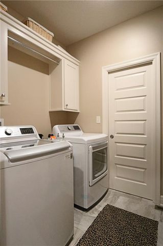 1700 NE Parkwood Drive, Lee's Summit, MO 64064