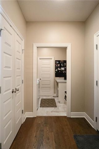 1700 NE Parkwood Drive, Lee's Summit, MO 64064