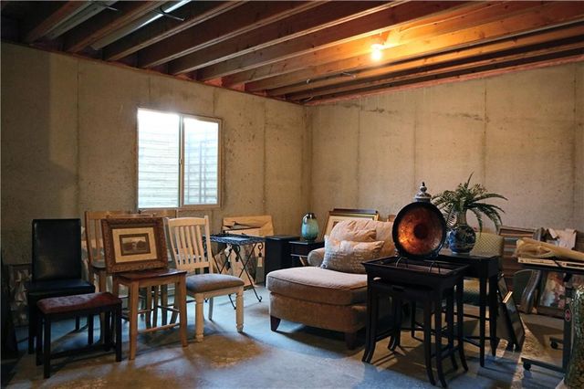 1700 NE Parkwood Drive, Lee's Summit, MO 64064