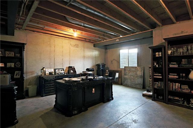 1700 NE Parkwood Drive, Lee's Summit, MO 64064