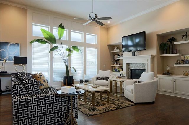 1700 NE Parkwood Drive, Lee's Summit, MO 64064