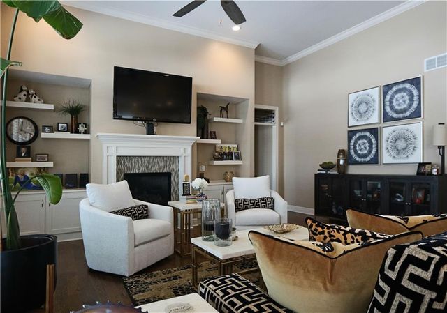 1700 NE Parkwood Drive, Lee's Summit, MO 64064