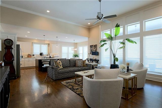 1700 NE Parkwood Drive, Lee's Summit, MO 64064