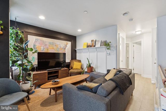 651 N 33RD ST, Philadelphia, PA 19104