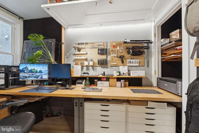 651 N 33RD ST, Philadelphia, PA 19104