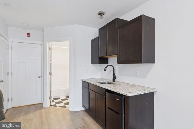 651 N 33RD ST, Philadelphia, PA 19104