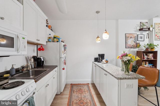 651 N 33RD ST, Philadelphia, PA 19104