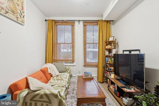 651 N 33RD ST, Philadelphia, PA 19104