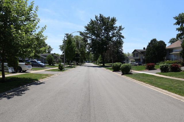 212 Lexington Drive, Bolingbrook, IL 60440