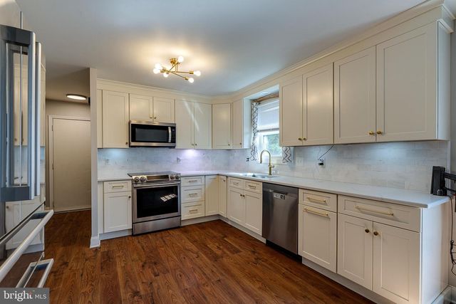 3030 TODD LN, Lancaster, PA 17601