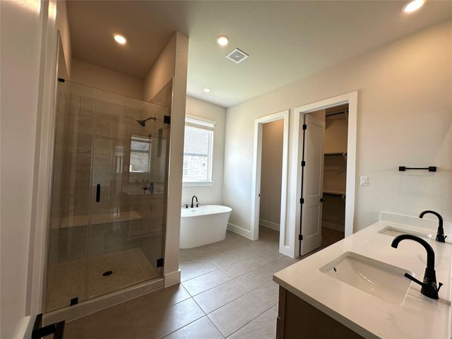 305 E Luna Blue LN, Jarrell, TX 76537