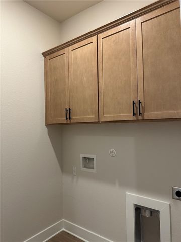 305 E Luna Blue LN, Jarrell, TX 76537