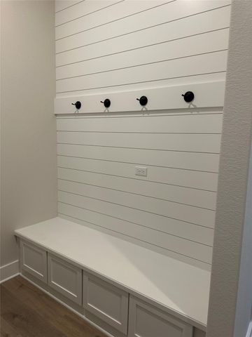 305 E Luna Blue LN, Jarrell, TX 76537