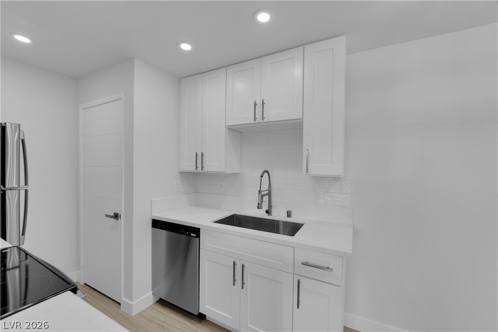 5111 Lindell Road 202, Las Vegas, NV 89118 — photo 2